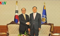 Parlamentspräsident Nguyen Sinh Hung führt Gespräch mit dem Ministerpräsident Südkoreas