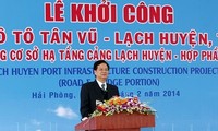 Premier Nguyen Tan Dung start den Bau  der größten Brücke über einen See in Vietnam