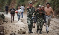 Opfer des Erdbebens in China steigen auf 615