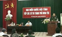 Verteidigungsminister Phung Quang Thanh trifft Wähler in der Provinz Hung Yen