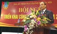 Vize-Premierminister Nguyen Xuan Phuc ist bei der Konferenz des Volksgerichts Hanois anwesend