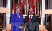 Premierminister Nguyen Xuan Phuc führt bilaterale Treffen am Rande des ASEM-Gipfels