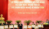 Verleihung des Ho-Chi-Minh-Preises und Preises des Staates für Literatur und Kunst 2016