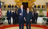 Premierminister Nguyen Xuan Phuc führt Unterredung mit US-Präsident Donald Trump