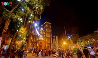 Weihnachtsstimmung bei Kirchen in Hanoi