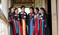 Einzigartigkeit der traditionellen Trachten der Frauen der Cao Lan in Bac Giang