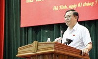 Vize-Premierminister Vuong Dinh Hue trifft Wähler in Ha Tinh