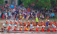 Traditionelles Bootsrennen im zentralvietnamesischen Quang Binh