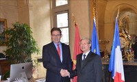 Delegation der KPV besucht Frankreich