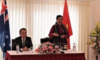 Vize-Parlamentspräsidentin Tong Thi Phong besucht vietnamesische Botschaft in Australien