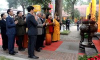 Die Zeremonie zur Anzündung von Räucherstäbchen in der alten Zitadelle Thang Long zum neuen Jahr