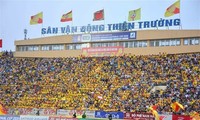 Reuters berichtet über das Bild der “Massen-Fans” in der vietnamesischen Fußballnationalmeisterschaft 2020