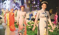 Aufführung “Ao Dai – Kulturerbe Vietnams”