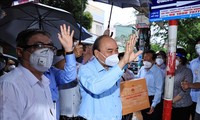 Staatspräsident Nguyen Xuan Phuc überprüft die Covid-19-Bekämpfung in Ho-Chi-Minh-Stadt