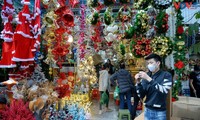 Die Straßen von Hanoi sind voller Weihnachtsstimmung