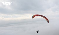 Fast 100 Sportler nehmen am Gleitschirm-Festival Tam Duong in Lai Chau teil