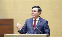 Parlamentspräsident Vuong Dinh Hue nimmt an Bilanzkonferenz des Parlamentsbüros teil