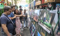 Fotoausstellung zur Spendensammlung für Schüler im felsigen Hochland