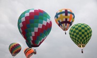 Das Heißluftballonfestival zieht Besucher nach Binh Thuan 