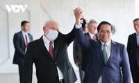 Gespräch zwischen dem brasilianischen Präsidenten Lula da Silva und Premierminister Pham Minh Chinh