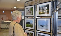 Ausstellung von Büchern, Gemälden und Fotos vietnamesischer Autoren in Frankreich