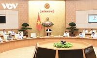 Premierminister Pham Minh Chinh leitet die Regierungssitzung im April