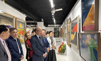 Die Ausstellung vietnamesischer Lackbilder in Frankreich eröffnet