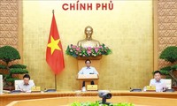 Premierminister Pham Minh Chinh leitet die Regierungssitzung über den Gesetzaufbau im September