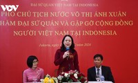 Vize-Staatspräsidentin Vo Thi Anh Xuan besucht die vietnamesische Botschaft in Indonesien