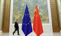 Chinas Außenminister ruft die EU zu Verhandlungen zur Lösung des Handelsstreits auf