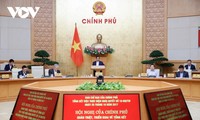 Premierminister Pham Minh Chinh leitet die Regierungssitzung über den Gesetzaufbau im Dezember