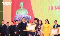 Premierminister Pham Minh Chinh besucht das Krankenhaus Bach Mai zum 70. Jahrestag der vietnamesischen Mediziner