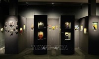 Eindrücke vietnamesischer Masken bei asiatischer Kunstausstellung in Indien