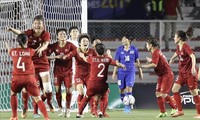 베트남 중앙 여성연합회 회장, 베트남 여성축구팀에게 축사와 선물 전달