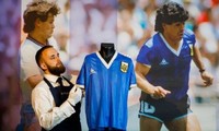 디에고 마라도나 축구스타 경기 유니폼 최고가에 팔려