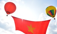 호찌민시, 열기구로 대형국기 띄우기 행사 
