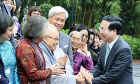 보 반 트엉 주석, 브아진 장학재단 및 ‘사랑하는 호앙사‧쯔엉사를 위하여’ 클럽 대표단 만나