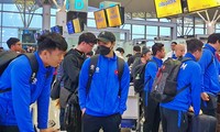 김상식 감독과 베트남 축구 대표팀, AFF 미쓰비시 전기컵 3번째 경기 출전 위해 출국