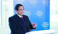 ‘WEF 참석’ 팜 민 찐 총리, 특별 정책 대화에 참석