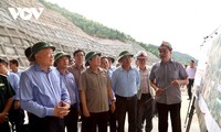 응우옌 호아 빈 상임 부총리, 동쪽 북남 고속도로 건설 사업 현장 점검