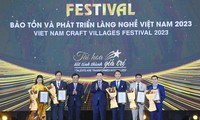 ប្រធានរដ្ឋសភា លោក Vuong Dinh Hue អញ្ជើញចូលរួមពិធីបើក “មហោស្រពអភិរក្ស និងអភិវឌ្ឍន៍ភូមិសិប្បកម្មវៀតណាមឆ្នាំ ២០២៣”