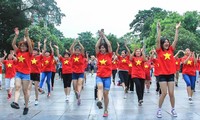 ប្រជាជនទីក្រុងហាណូយរាំ flashmob ឆ្ពោះទៅសមុទ្រខាងកើត