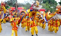 ពិធីបុណ្យដើមនិទាឃរដូវត្រូវបានរៀបចំឡើងជាច្រើនក្នុងទូទាំងប្រទេសវៀតណាម