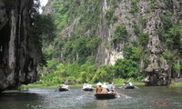 Tam Coc ជារម្មណីដ្ឋានមួយដ៏ស្រស់ស្អាតដែលមានមនុស្សតិចតួចណាស់ស្គាល់ដល់