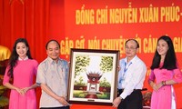 នាយករដ្ឋមន្ត្រី លោក Nguyen Xuan Phuc លើកទឹកចិត្តឲ្យនិស្សិតខិតខំសិក្សារៀនសូត្រនិងហត់ពត់លត់ដំឲ្យបានល្