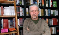 Tom Hayden-សកម្មជនដើម្បីសន្តិភាពបានចាកចេញទៅជារៀងរហូត