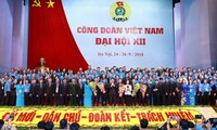 Resolusi Politbiro tentang Pembaruan Organisasi dan Kegiatan Serikat Buruh Vietnam dalam Situasi Baru.