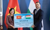 Hungaria Memberi Vietnam Vaksin dan Persediaan Medis