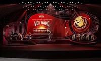 “对党满怀爱戴与信任”——越南之声迎接越共十四大艺术晚会