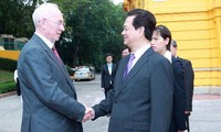 Ukrainian Prime Minister Mykola Azarov visits Vietnam